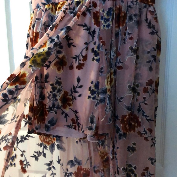 Floral romper with sheer over skirt - Picture 6 of 8